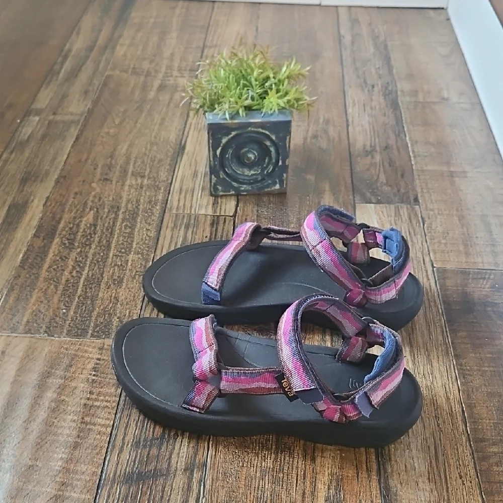 Teva Kids Pink and Blue Outfoor Sandals. Size 3‎